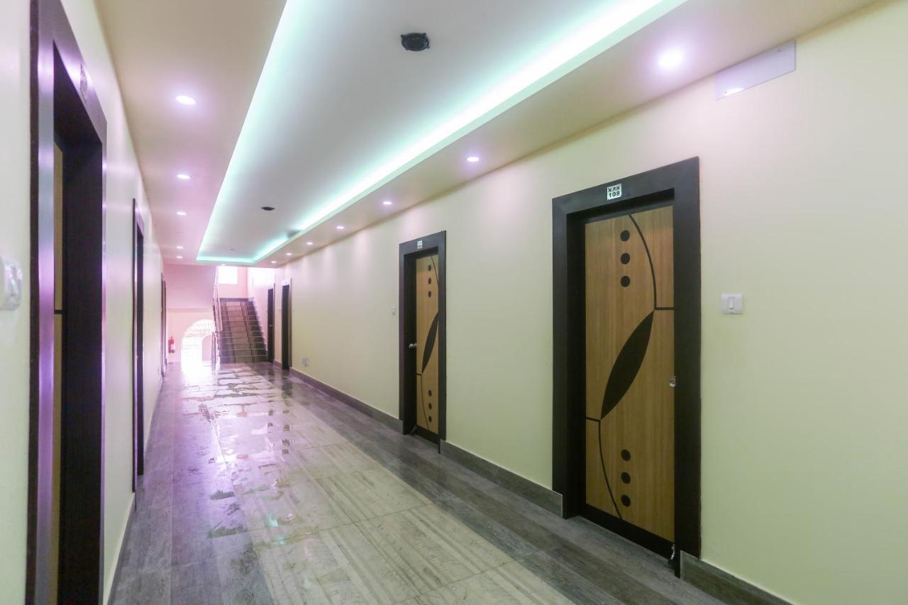 Oyo 60771 New Puri Hotel מראה חיצוני תמונה