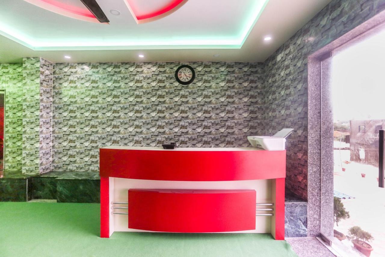 Oyo 60771 New Puri Hotel מראה חיצוני תמונה